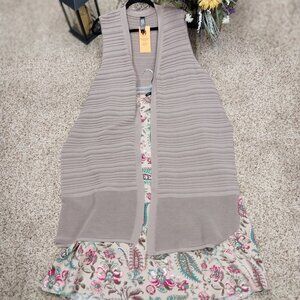 3118 Size 1X Mara Wynne Sweater Vest and Matching 18W East 5th Skirt